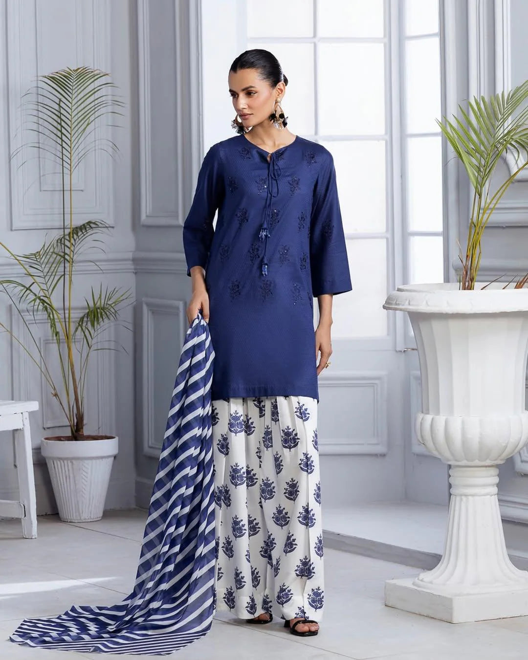 Blue Bloom Lawn Emb 3pc