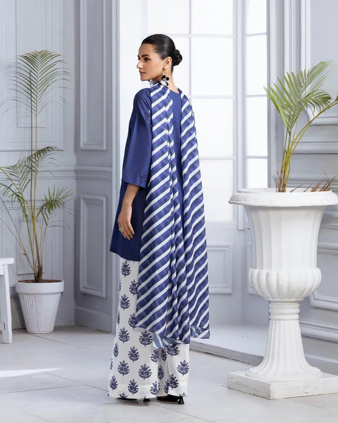 Blue Bloom Lawn Emb 3pc